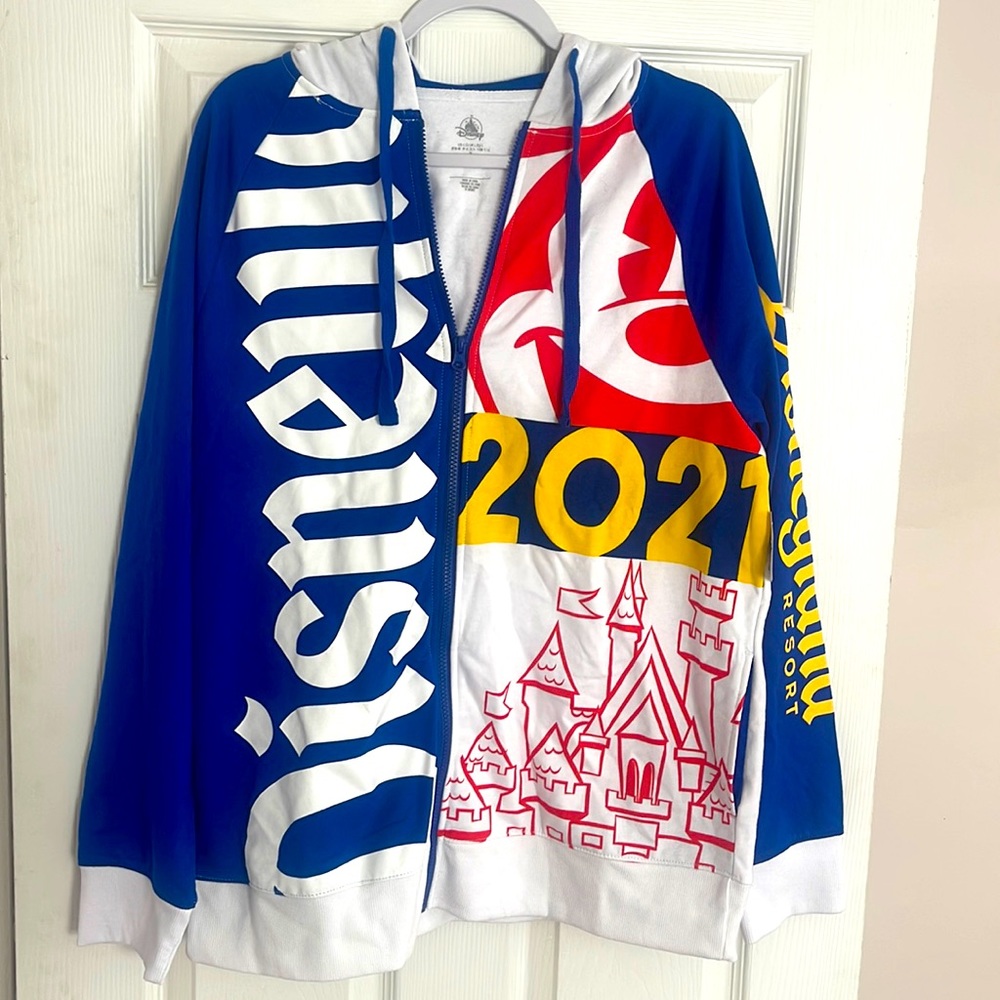 NWT Disneyland 2021 Sweatshirt
